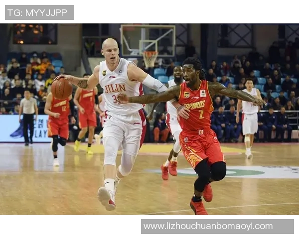 南京篮球队与深圳篮球队赛后分析力量对比与战术总结