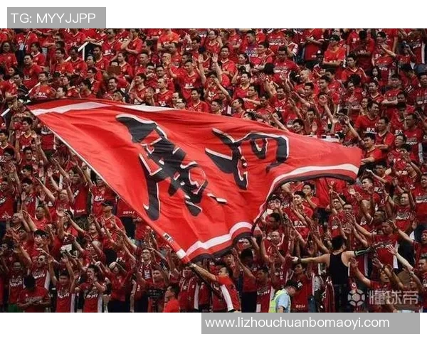 武汉足球队迎战上海队激烈对决引发球迷热情期待