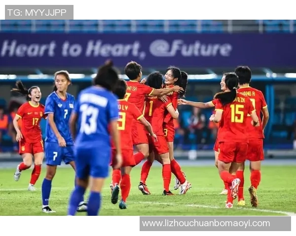 福冈黄队与赞岐釜球队的激烈对决展现足球魅力与团队精神