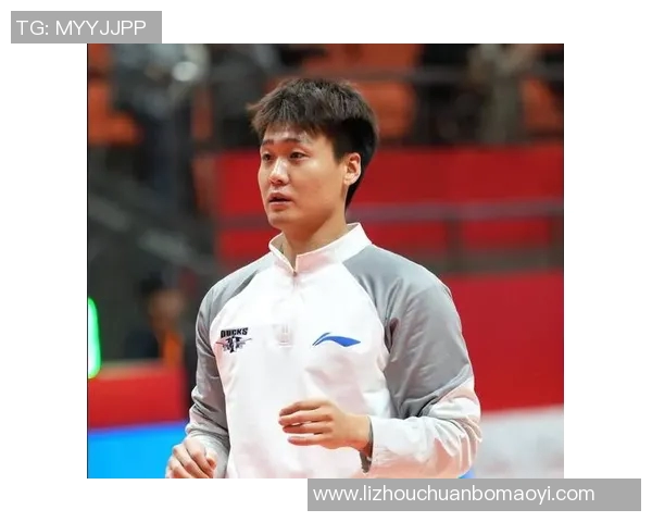 赵睿带领中国男篮奋勇拼搏展现青春力量与团队精神的精彩瞬间