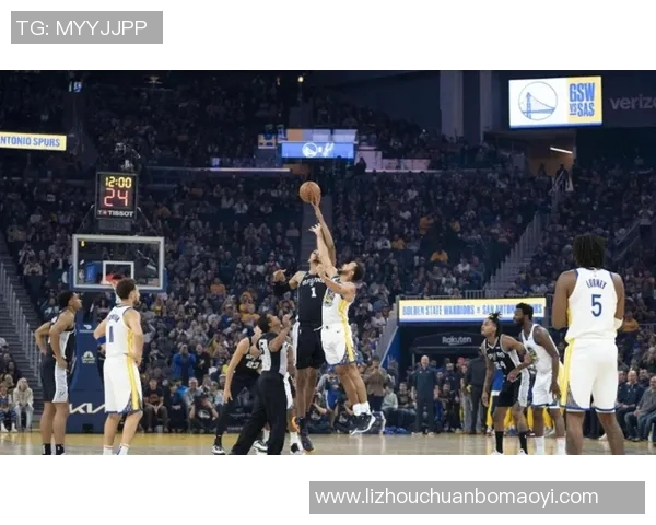 尼克斯与马刺激战正酣NBA赛场再现经典对决精彩瞬间回顾